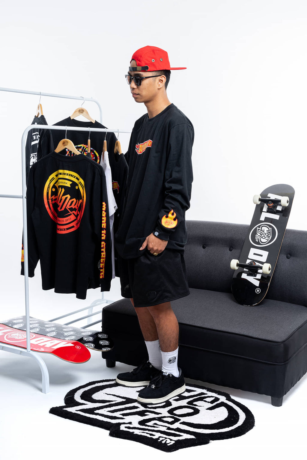 FIREWHEELS (BLACK) CREWNECK
