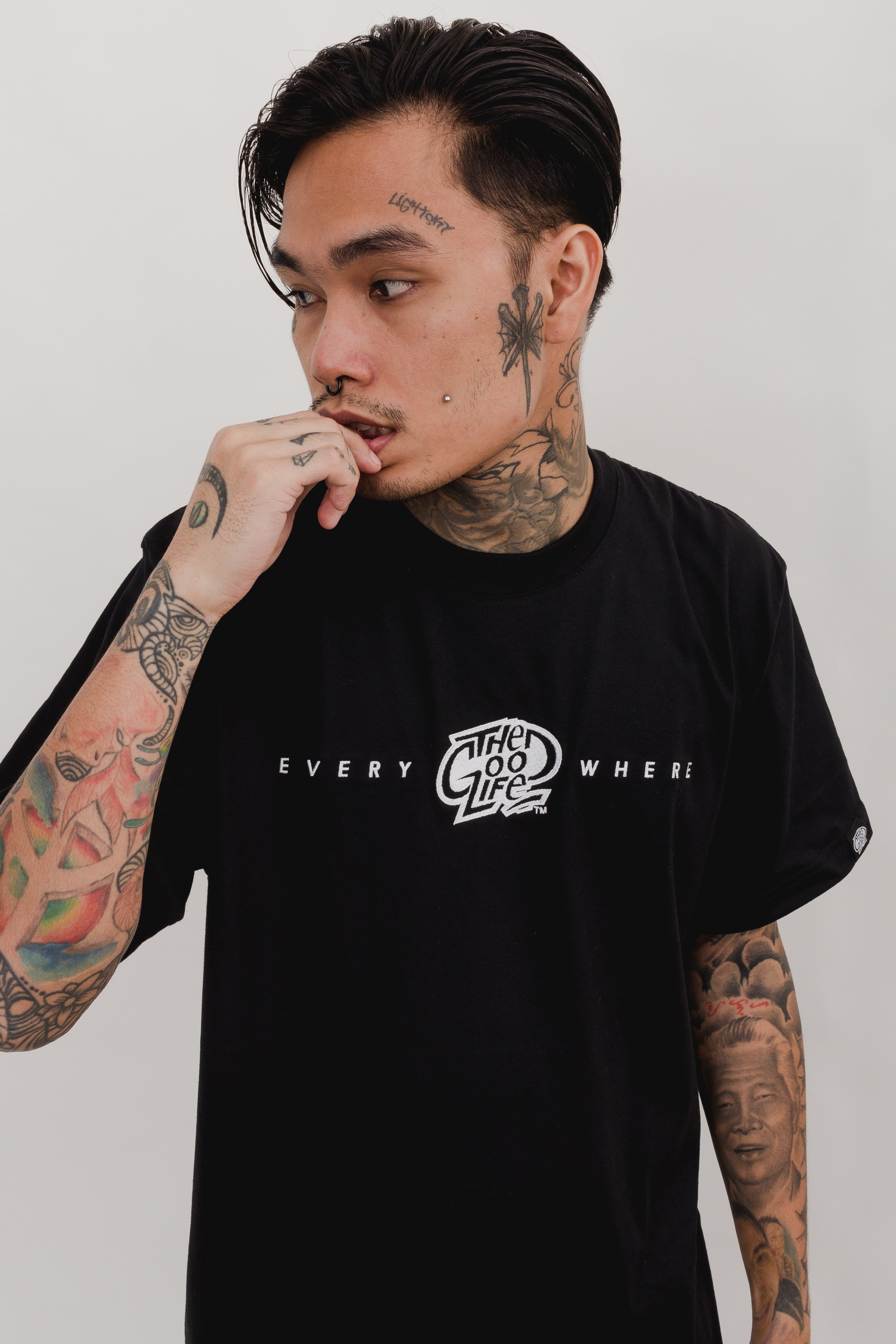 EVERYWHERE (BLACK) - "EMBRO" T-SHIRT