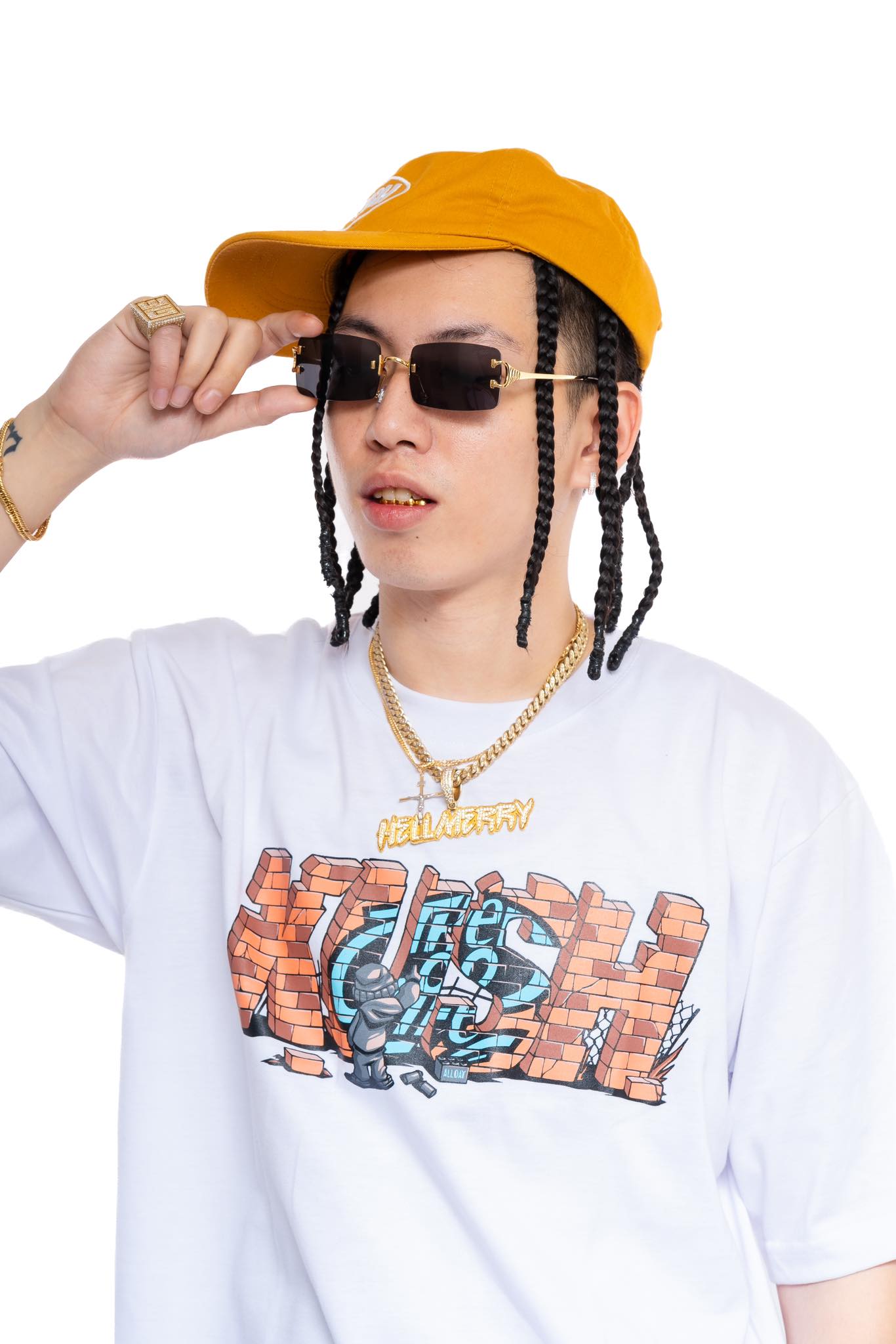 GRAFFITI BRICK TEE