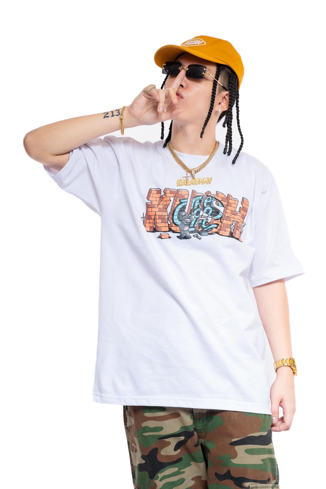 GRAFFITI BRICK TEE