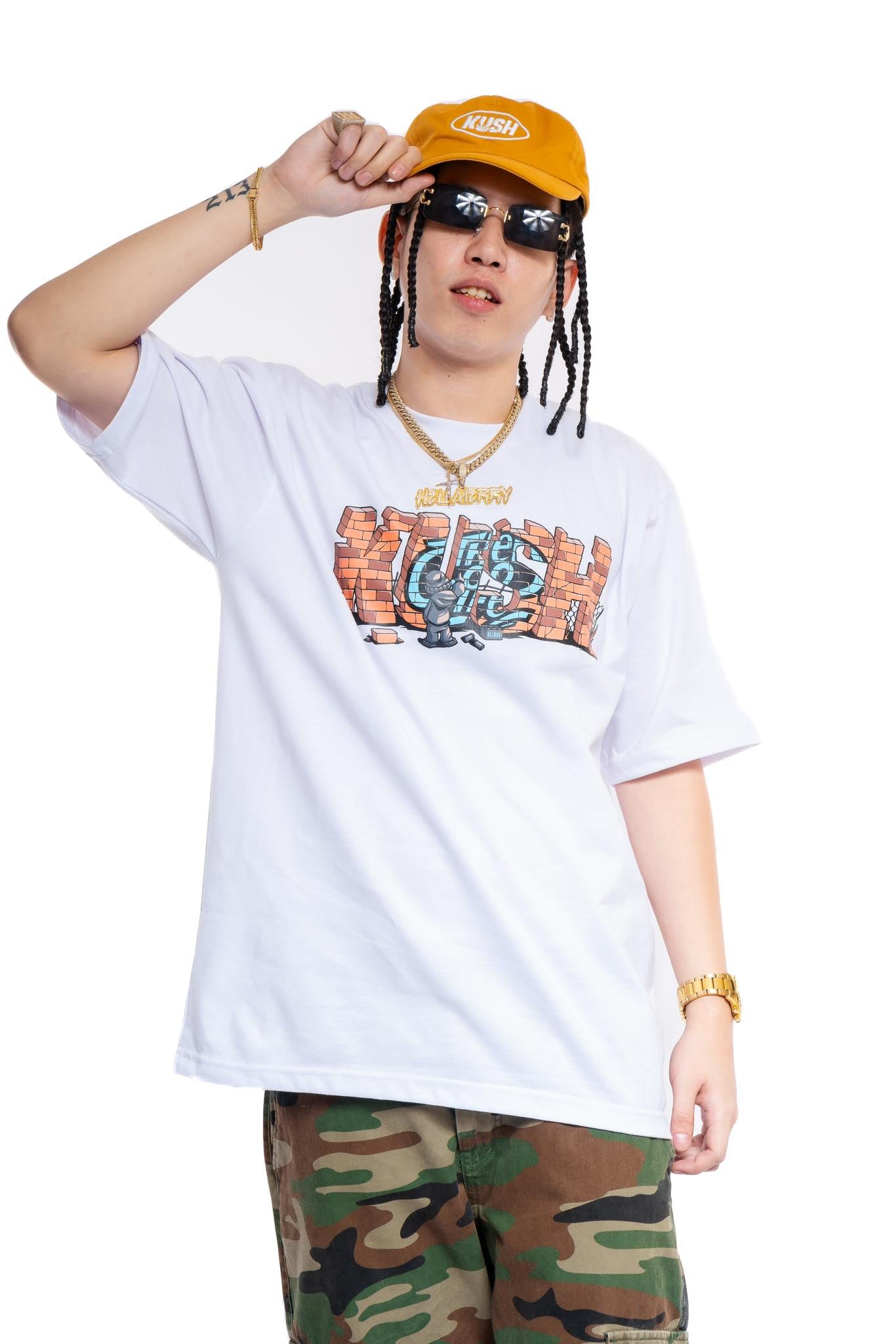GRAFFITI BRICK TEE