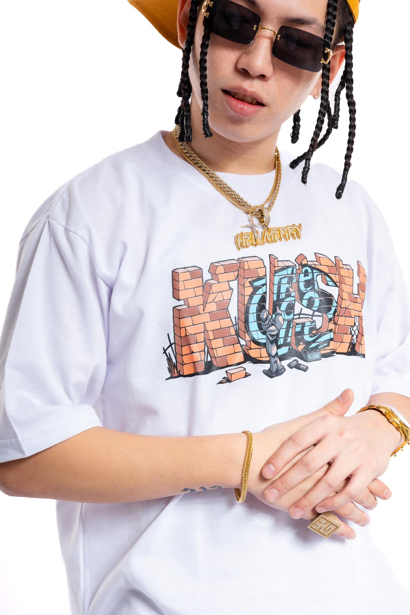 GRAFFITI BRICK TEE