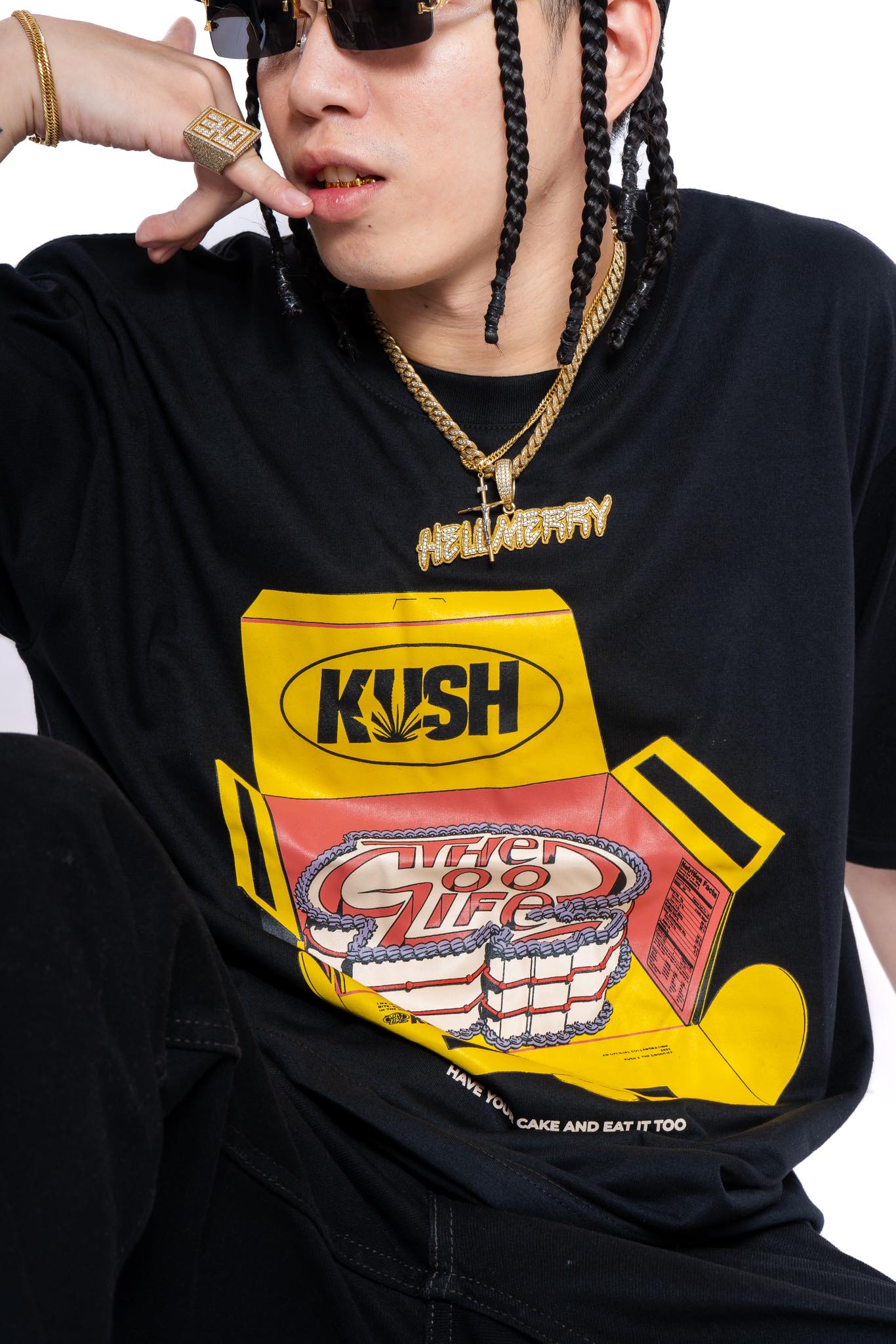 THE CAKE (BLACK) T-SHIRT
